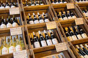 Verschiedene Rotweine, Weißweine, Roseweine online bestellen und kaufen. Trockene, halbtrockene und liebliche Weine im Wein Online Shop bestellen.
